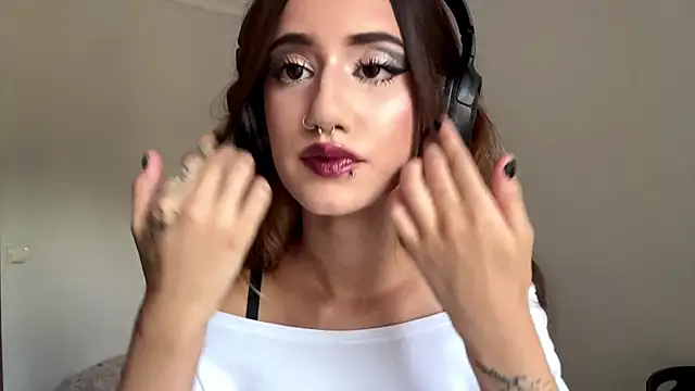 Snapshot of JuliaPierce chatting on 07-08-26, 02:32 JuliaPierce online show from 07-08-26, 02:32
