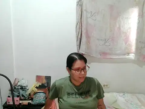 Snapshot of Rosu_86 chatting on 07-09-26, 02:10 Rosu 86 online show from 07-09-26, 02:10