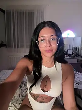 Snapshot of littlelatina chatting on 07-20-26, 09:28 littlelatina online show from 07-20-26, 09:28