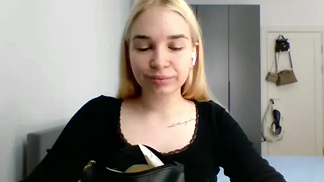 Snapshot of ReservedAmino chatting on 07-09-26, 10:30 ReservedAmino online show from 07-09-26, 10:30