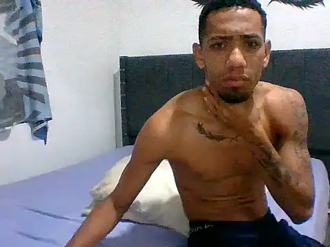 Snapshot of Blessed_latin chatting on 07-10-26, 11:24 Blessed latin online show from 07-10-26, 11:24