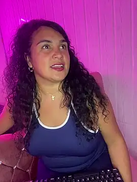Snapshot of taylor_honeey chatting on 07-18-26, 03:33 taylor honeey online show from 07-18-26, 03:33