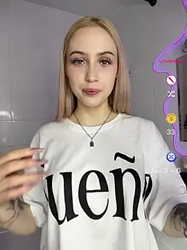 Snapshot of Lilechka_Moon chatting on 07-15-26, 11:48 Lilechka Moon online show from 07-15-26, 11:48