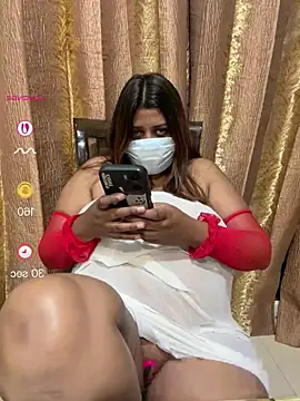 Snapshot of Hazeleyez_05 chatting on 07-19-26, 05:49 Hazeleyez 05 online show from 07-19-26, 05:49