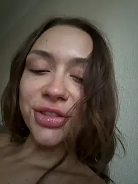 Snapshot of Kitysfeet chatting on 07-18-26, 02:49 Kitysfeet online show from 07-18-26, 02:49