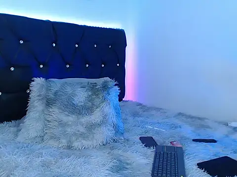 Novaluxee online show from 07-23-26, 01:58