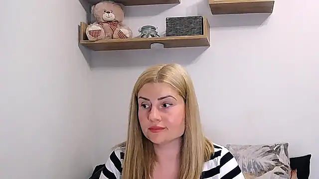 Snapshot of alisenties chatting on 07-12-26, 03:14 alisenties online show from 07-12-26, 03:14