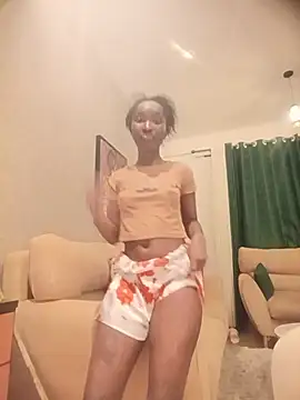 queenveecoco online show from 07-14-26, 04:13