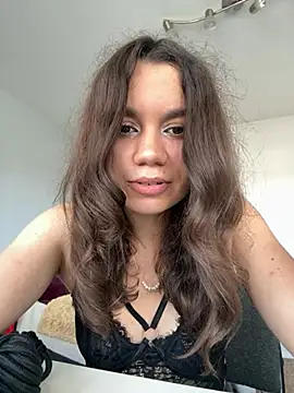 Snapshot of AlexisWinters chatting on 07-17-26, 10:36 AlexisWinters online show from 07-17-26, 10:36