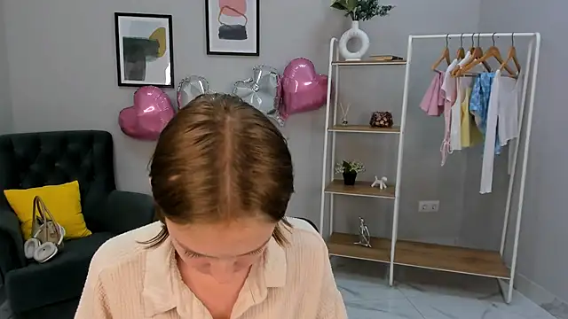 Snapshot of Jill_Moss chatting on 07-17-26, 01:40 Jill Moss online show from 07-17-26, 01:40