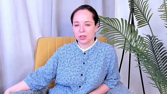 Snapshot of RhonaCavers chatting on 07-18-26, 08:29 RhonaCavers online show from 07-18-26, 08:29