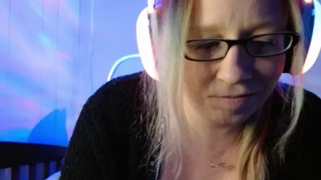 Snapshot of XxMs_StarzxX chatting on 01-16-25, 04:07 XxMs StarzxX online show from 01-16-25, 04:07