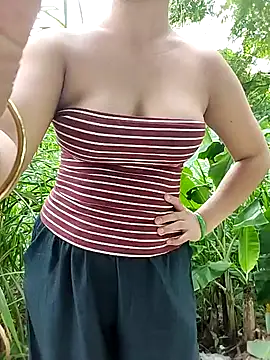 Snapshot of Midday_dream chatting on 07-18-26, 01:32 Midday dream online show from 07-18-26, 01:32
