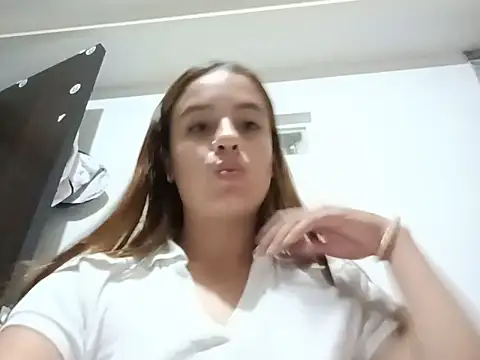 Snapshot of dulcinea0608 chatting on 07-18-26, 07:23 dulcinea0608 online show from 07-18-26, 07:23
