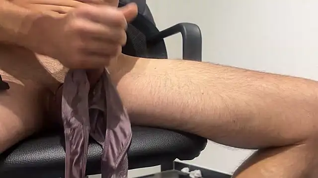 Snapshot of swissboy22 chatting on 10-21-25, 08:15 swissboy22 online show from 10-21-25, 08:15