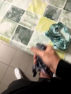 Snapshot of swissboy22 chatting on 10-22-25, 02:06 swissboy22 online show from 10-22-25, 02:06