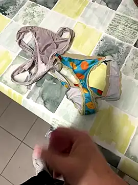 Snapshot of swissboy22 chatting on 11-08-25, 12:00 swissboy22 online show from 11-08-25, 12:00