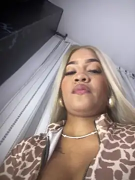 riri brunnete online show from 04-11-26, 04:17