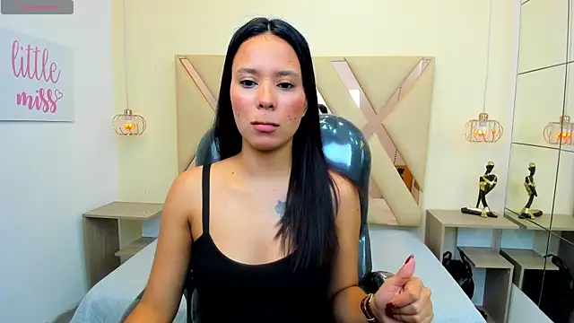 Snapshot of Ivonne_Latina chatting on 07-24-26, 07:45 Ivonne Latina online show from 07-24-26, 07:45