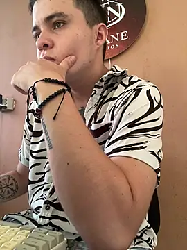 Snapshot of Dante_sterling2 chatting on 07-29-26, 07:12 Dante sterling2 online show from 07-29-26, 07:12