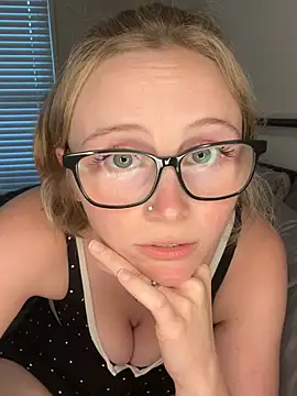 Snapshot of Kat_peachyy26 chatting on 07-23-26, 11:13 Kat peachyy26 online show from 07-23-26, 11:13