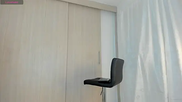 Snapshot of Sweetest_ivonny chatting on 07-27-26, 06:31 Sweetest ivonny online show from 07-27-26, 06:31