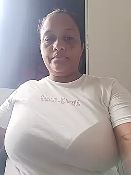 Snapshot of BellaMarii_93 chatting on 07-24-26, 01:53 BellaMarii 93 online show from 07-24-26, 01:53