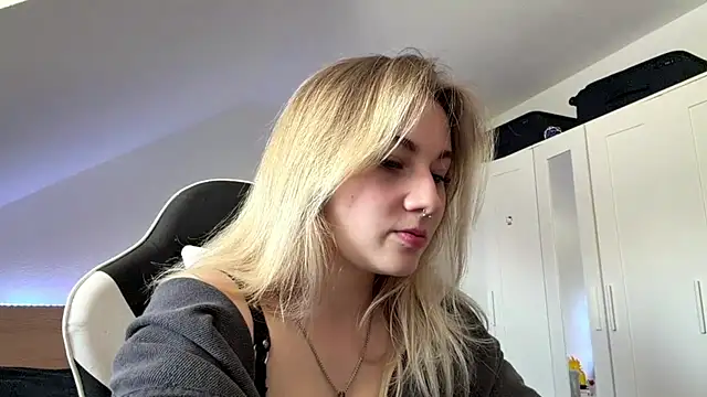 tutsiecutie online show from 07-24-26, 11:52