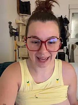 lilichaudee online show from 07-27-26, 08:38