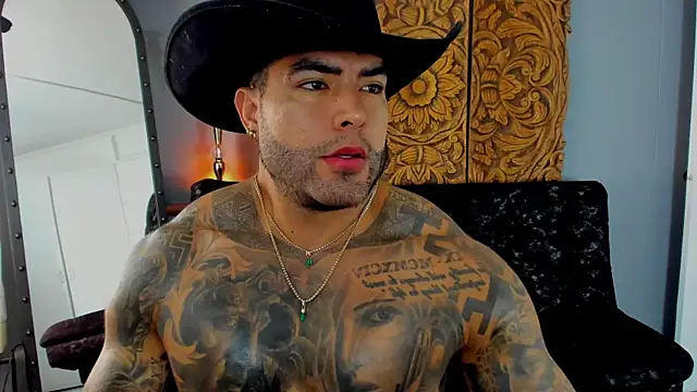 Snapshot of Aaron_Vega chatting on 08-03-26, 01:49 Aaron Vega online show from 08-03-26, 01:49