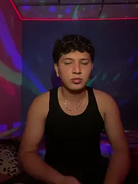 Snapshot of Eduardosexy_ chatting on 08-08-26, 12:13 Eduardosexy online show from 08-08-26, 12:13
