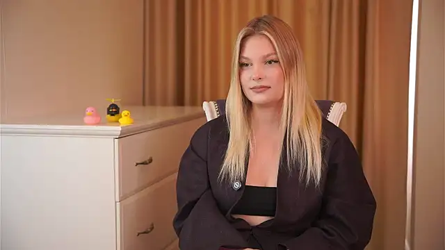 Snapshot of KoriHeeney chatting on 08-05-26, 09:56 KoriHeeney online show from 08-05-26, 09:56