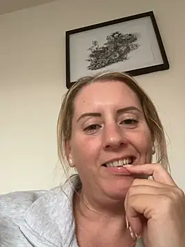 Snapshot of Elegant_Erin chatting on 08-04-26, 05:59 Elegant Erin online show from 08-04-26, 05:59