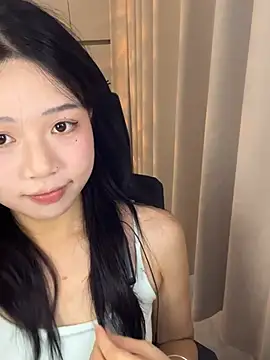 Snapshot of Sweet___ chatting on 08-03-26, 01:49 Sweet online show from 08-03-26, 01:49