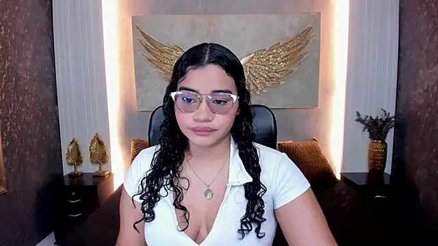 Snapshot of Celeste_luxe chatting on 08-04-26, 11:24 Celeste luxe online show from 08-04-26, 11:24