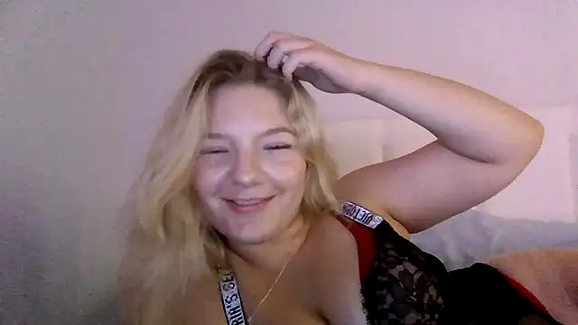 Snapshot of Blucakezz chatting on 08-04-26, 08:50 Blucakezz online show from 08-04-26, 08:50