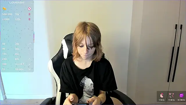 Snapshot of miss_mollysally chatting on 08-08-26, 05:42 miss mollysally online show from 08-08-26, 05:42