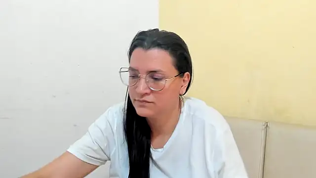 Snapshot of MARILYN_GARCIA chatting on 05-01-26, 03:27 MARILYN GARCIA online show from 05-01-26, 03:27