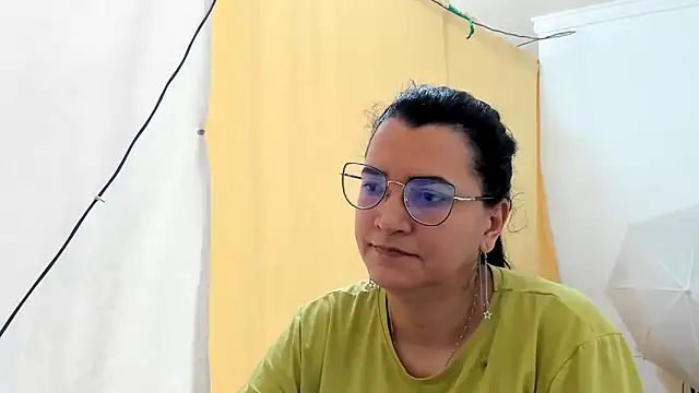 Snapshot of MARILYN_GARCIA chatting on 05-17-26, 04:03 MARILYN GARCIA online show from 05-17-26, 04:03