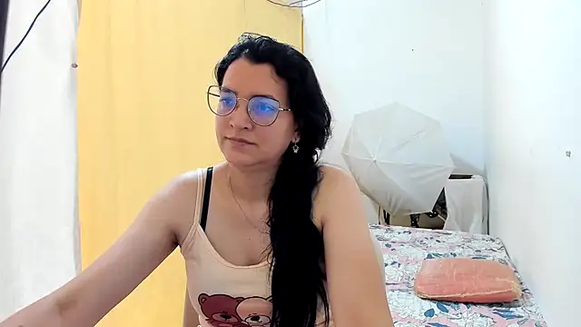 Snapshot of MARILYN_GARCIA chatting on 05-21-26, 03:52 MARILYN GARCIA online show from 05-21-26, 03:52