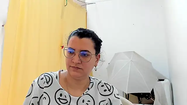 Snapshot of MARILYN_GARCIA chatting on 05-26-26, 05:53 MARILYN GARCIA online show from 05-26-26, 05:53