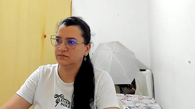 Snapshot of MARILYN_GARCIA chatting on 05-27-26, 10:40 MARILYN GARCIA online show from 05-27-26, 10:40