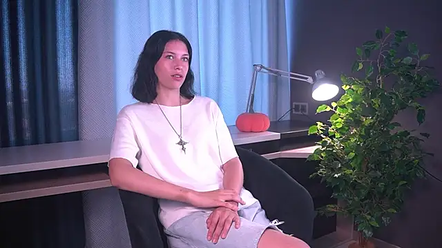 Snapshot of JolynnPanos chatting on 08-08-26, 11:34 JolynnPanos online show from 08-08-26, 11:34