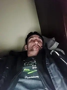 Snapshot of kudrika222 chatting on 11-15-25, 01:14 kudrika222 online show from 11-15-25, 01:14