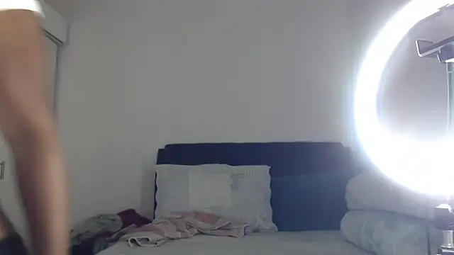 Snapshot of leanna23 chatting on 07-17-26, 04:52 leanna23 online show from 07-17-26, 04:52