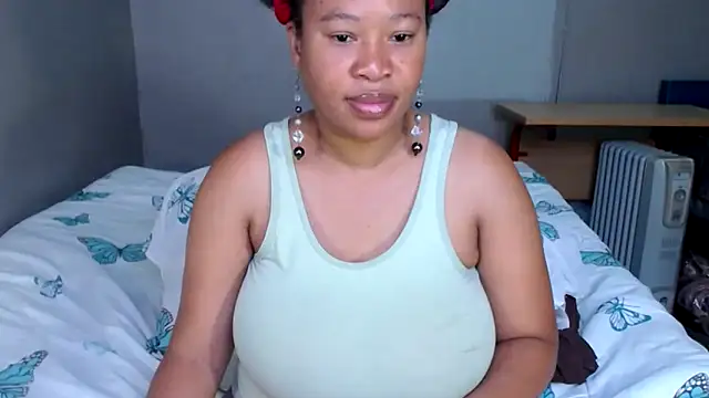 Snapshot of BigAreola26 chatting on 01-20-25, 09:03 BigAreola26 online show from 01-20-25, 09:03