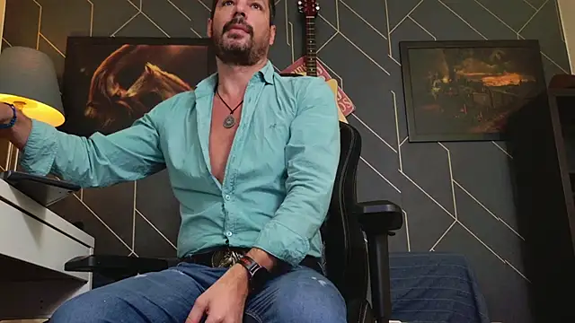 ChrisKox online show from 11-05-25, 05:07