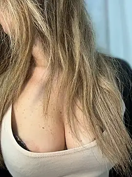 Snapshot of sexylenia chatting on 04-30-26, 10:36 sexylenia online show from 04-30-26, 10:36