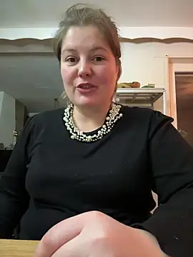 Snapshot of BootyLola chatting on 12-17-24, 05:58 BootyLola online show from 12-17-24, 05:58