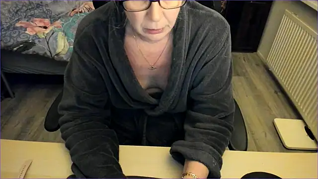 minoesje37 online show from 12-19-24, 08:34